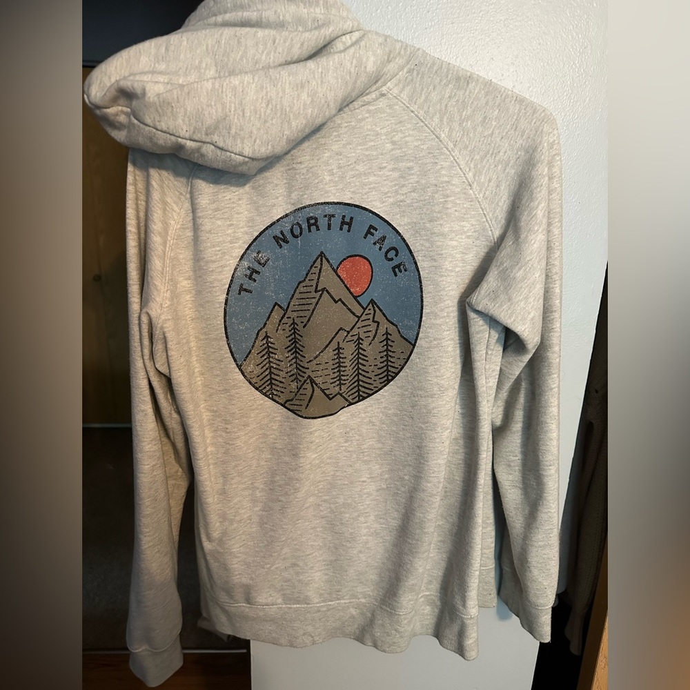 The North Face hoodie Womens size medium, great condition!